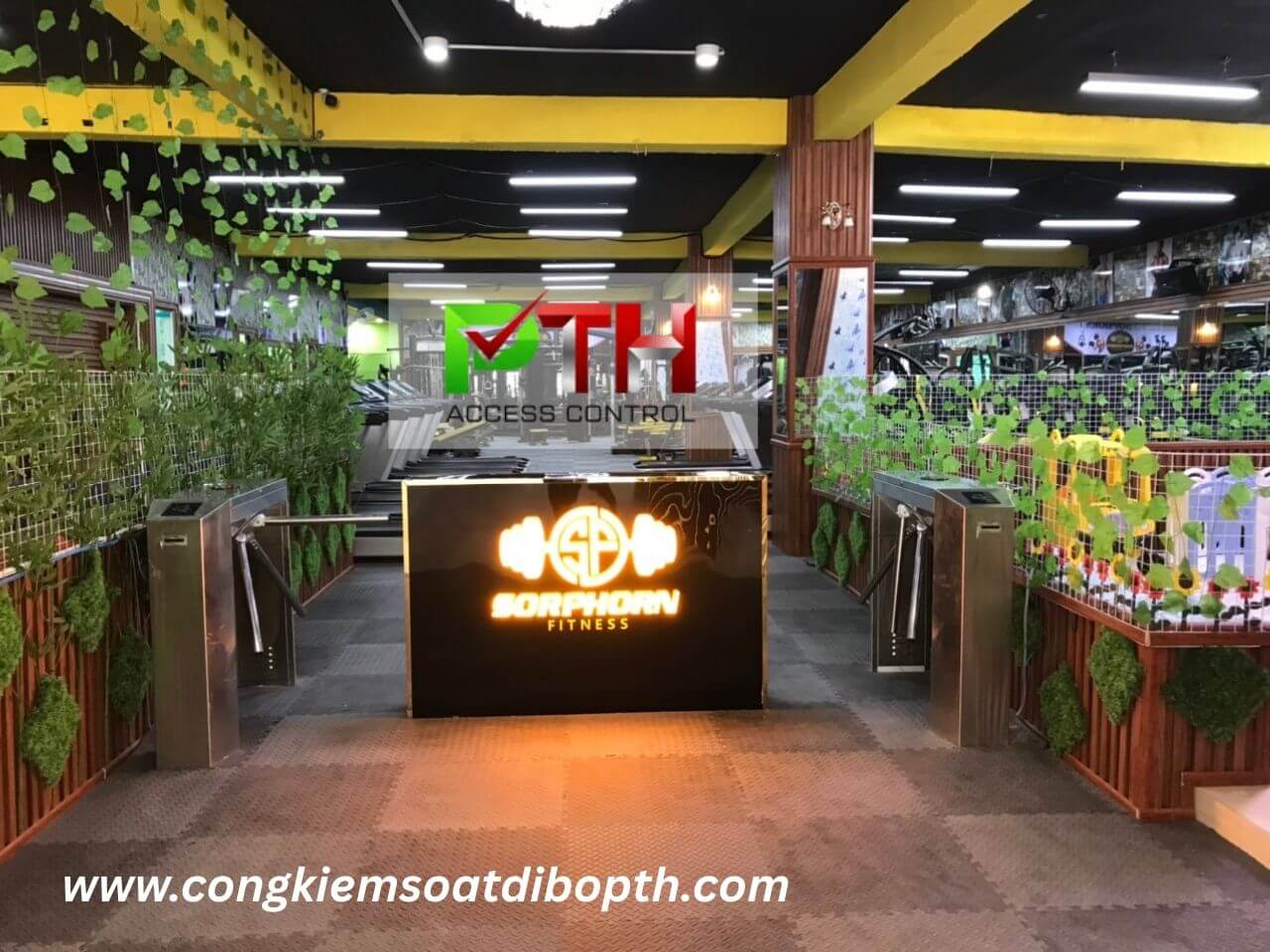 Hình 7: Công trình lắp cổng xoay 3 càng kiểm soát vé phòng Gym tại Campuchia