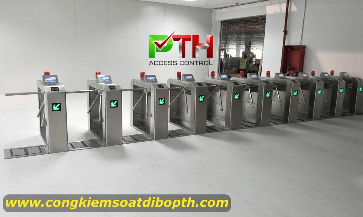 PTH lắp đặt cổng xoay 3 càng kiểm soát ra vào cho nhà máy
