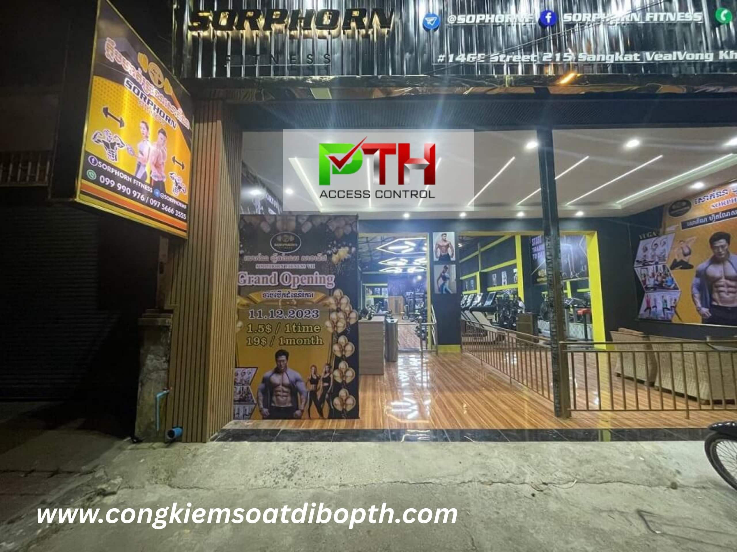 Hình 2: Công trình lắp cổng xoay tripod kết hợp máy chấm công cho phòng Gym tại Campuchia Hình 2: Công trình lắp cổng xoay tripod kết hợp máy chấm công cho phòng Gym tại Campuchia