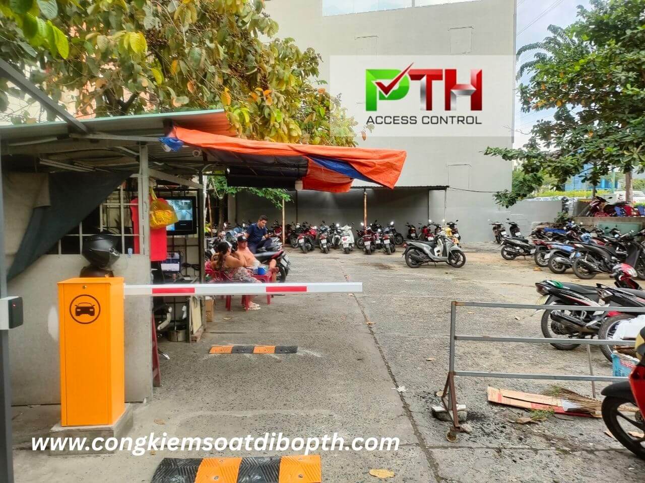 lap he thong giu xe thong minh tai chung cu 537 pham van dong