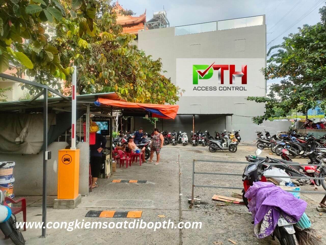 lap he thong giu xe thong minh tai chung cu 537 pham van dong