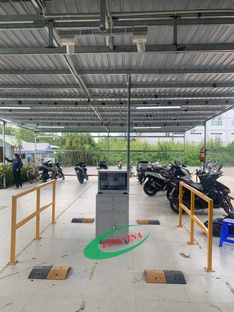 PTH lắp máy giữ xe đảo làn cho bệnh viện