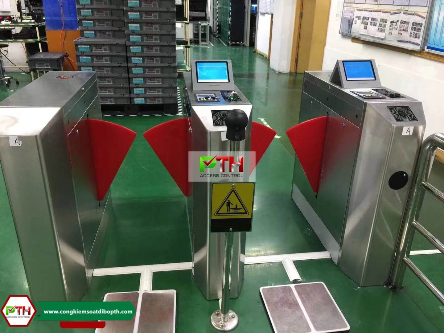 Cổng kiểm soát tĩnh điện ESD tại nhà máy sản xuất thiết bị điện tử