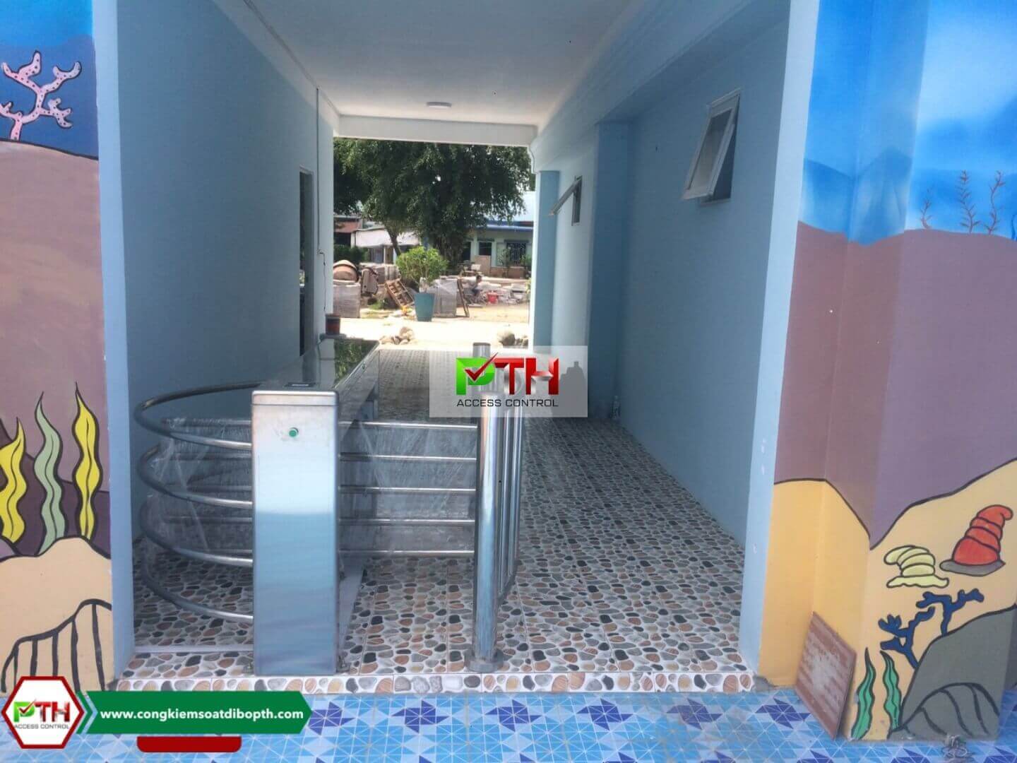 Cổng soát vé bằng thẻ từ cho hồ bơi