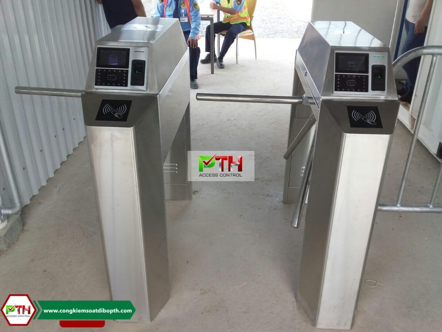 Cổng soát vé bằng vân tay