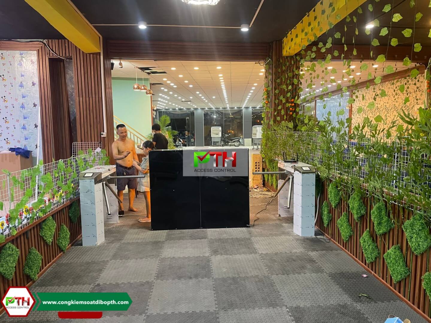 Cổng xoay 3 chấu kiểm soát vé phòng gym