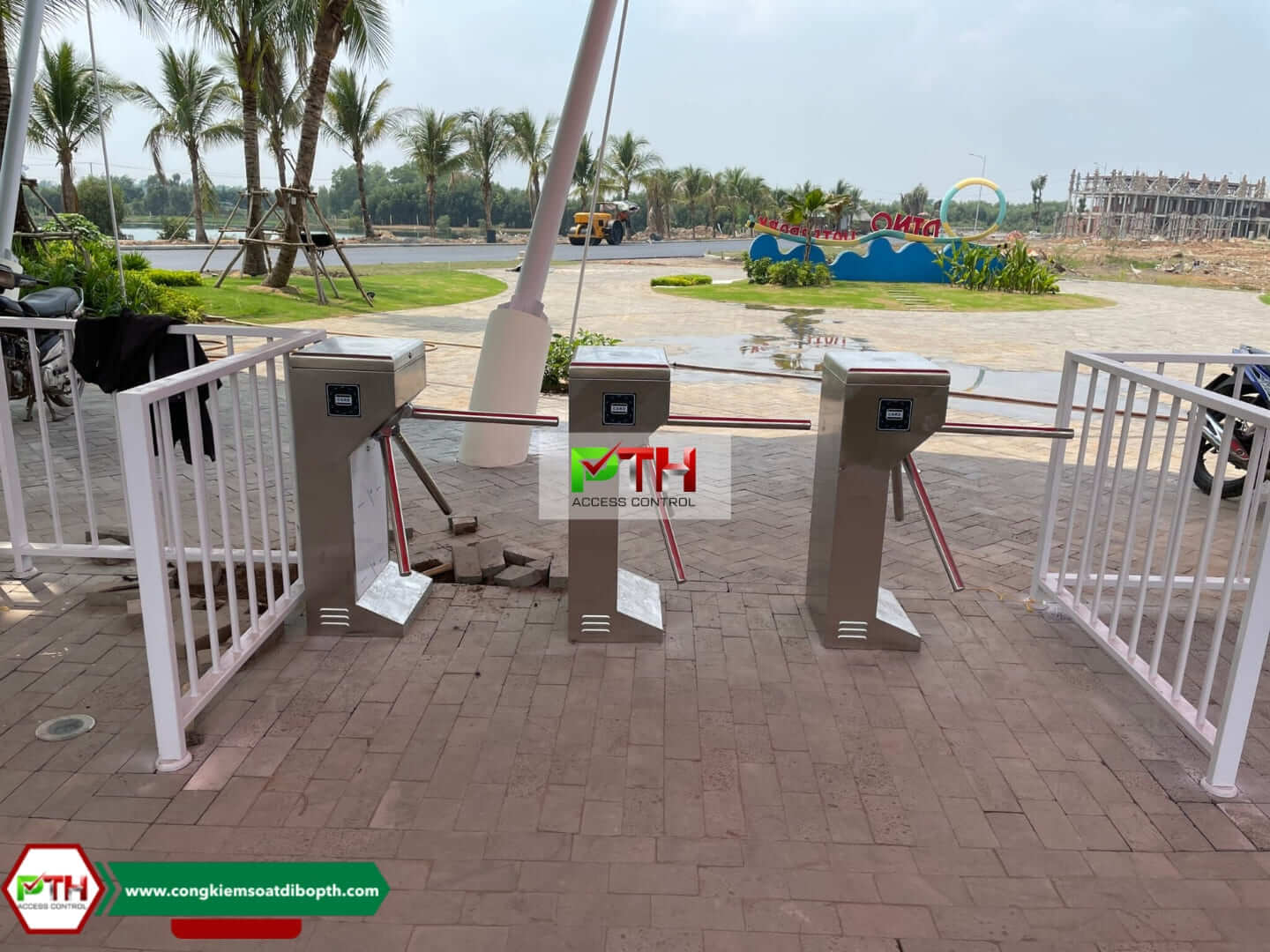 Cổng xoay 3 càng kiểm soát vé khu vui chơi