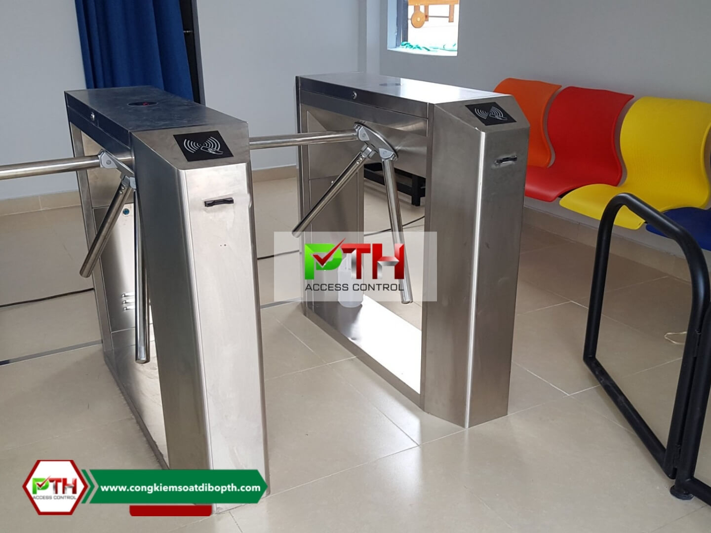 Cổng xoay 3 càng