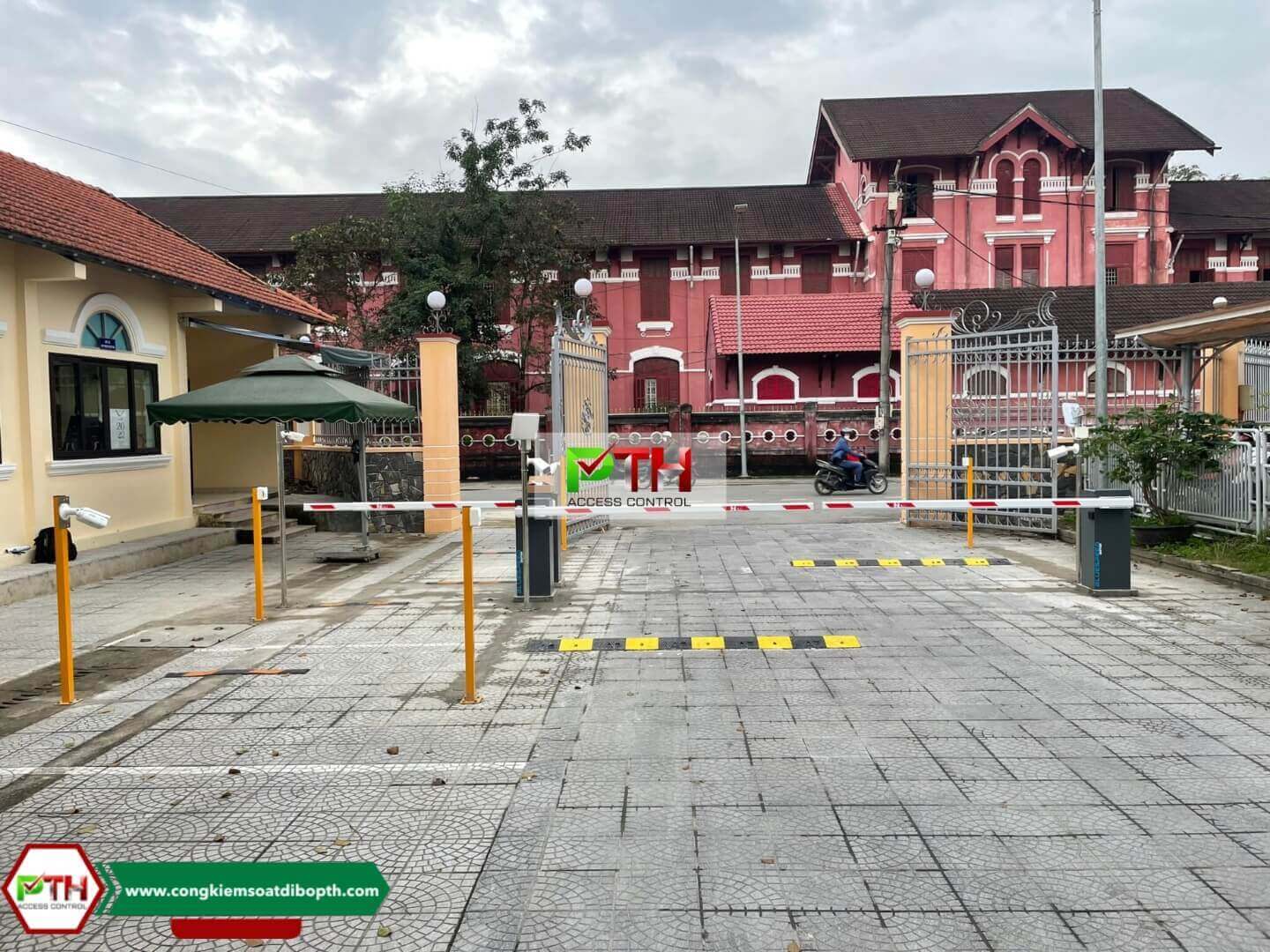 Hệ thống kiểm soát xe ra vào bằng mã QR