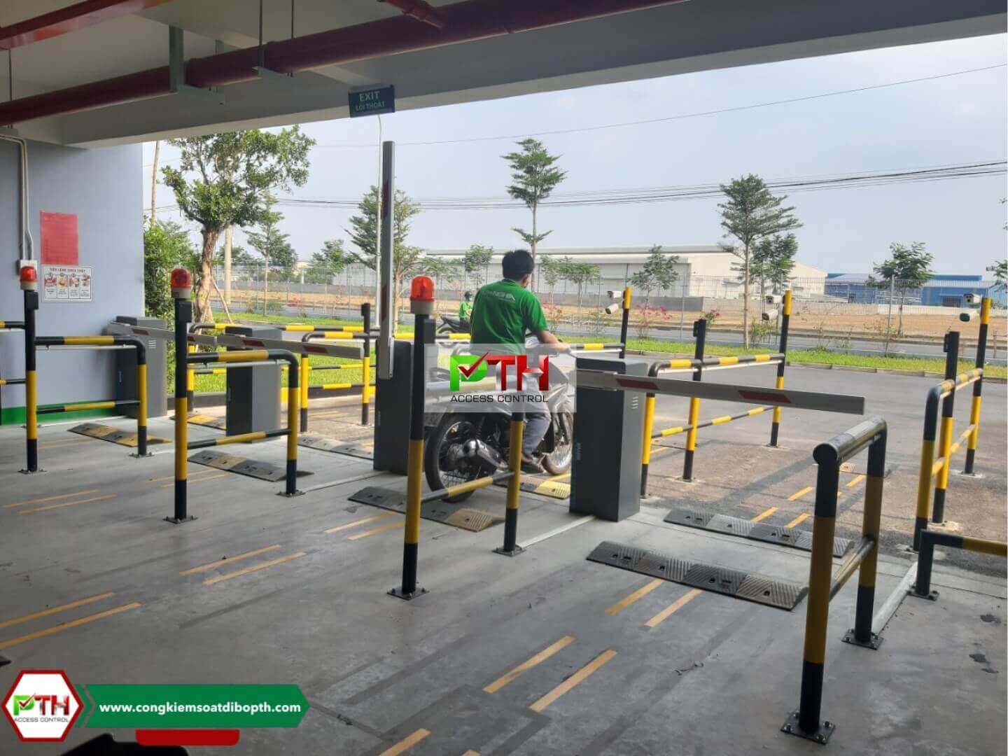 Hệ thống giữ xe bằng thẻ từ tại nhà máy 
