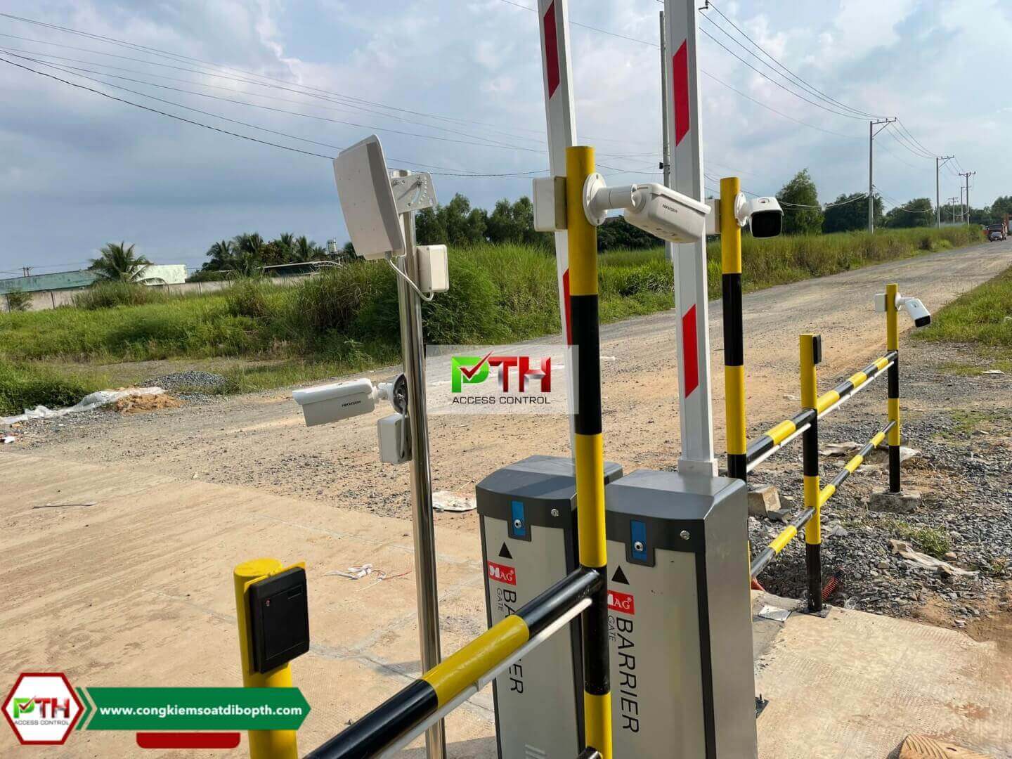 Hệ thống giữ xe bằng thẻ từ