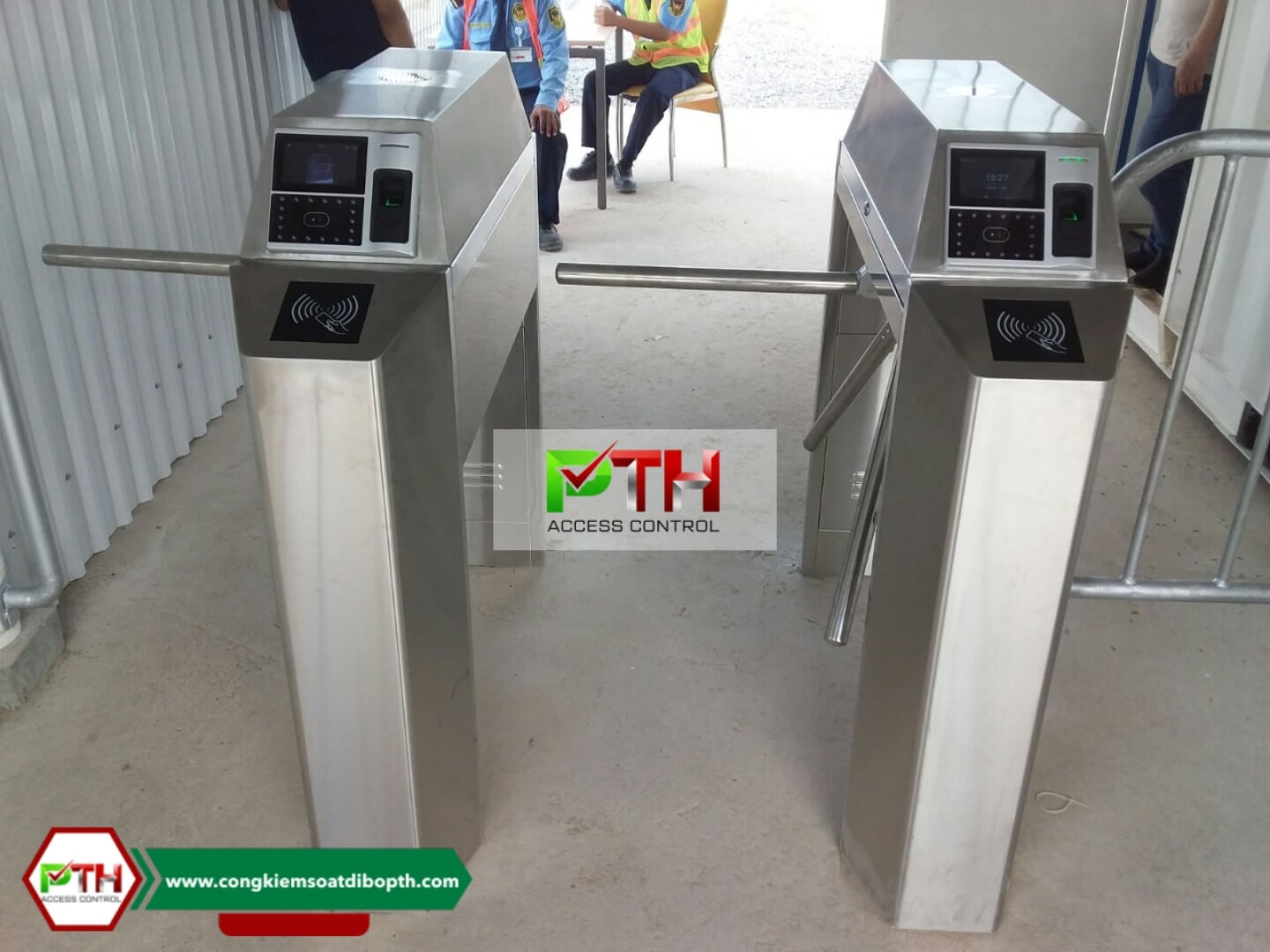 Cổng an ninh xoay 3 càng kết hợp máy nhận diện vân tay