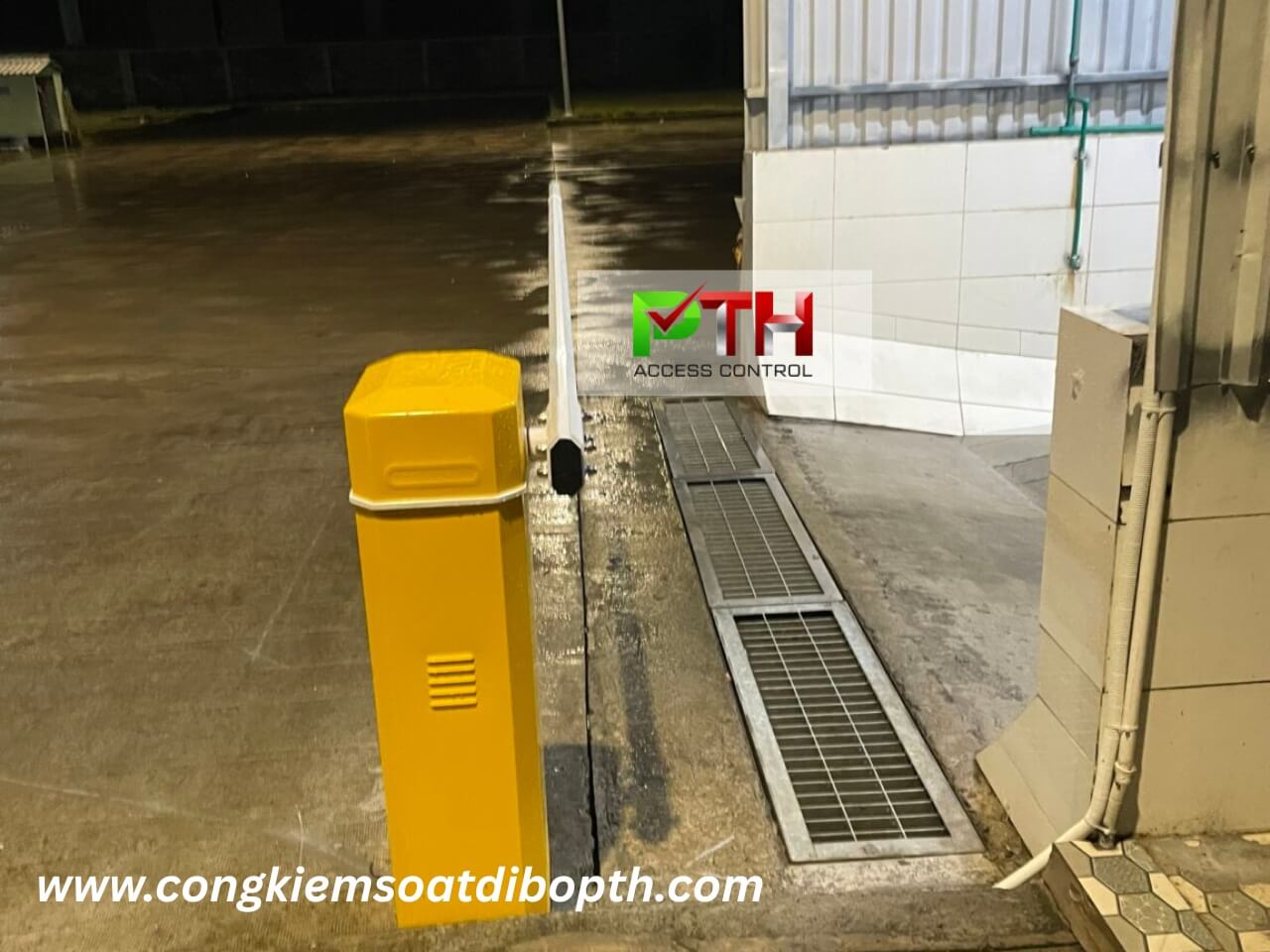 Hình 2: Công trình lắp barie kết hợp phun khử trùng tự động tại Tây Ninh