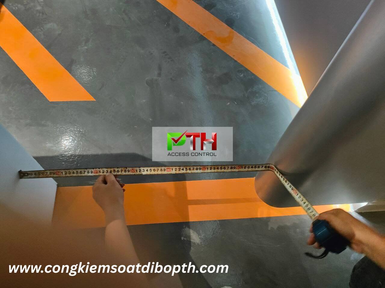 Hình 3: Công trình lắp cổng flap barrier kiểm soát ra vào tại Quận 2 