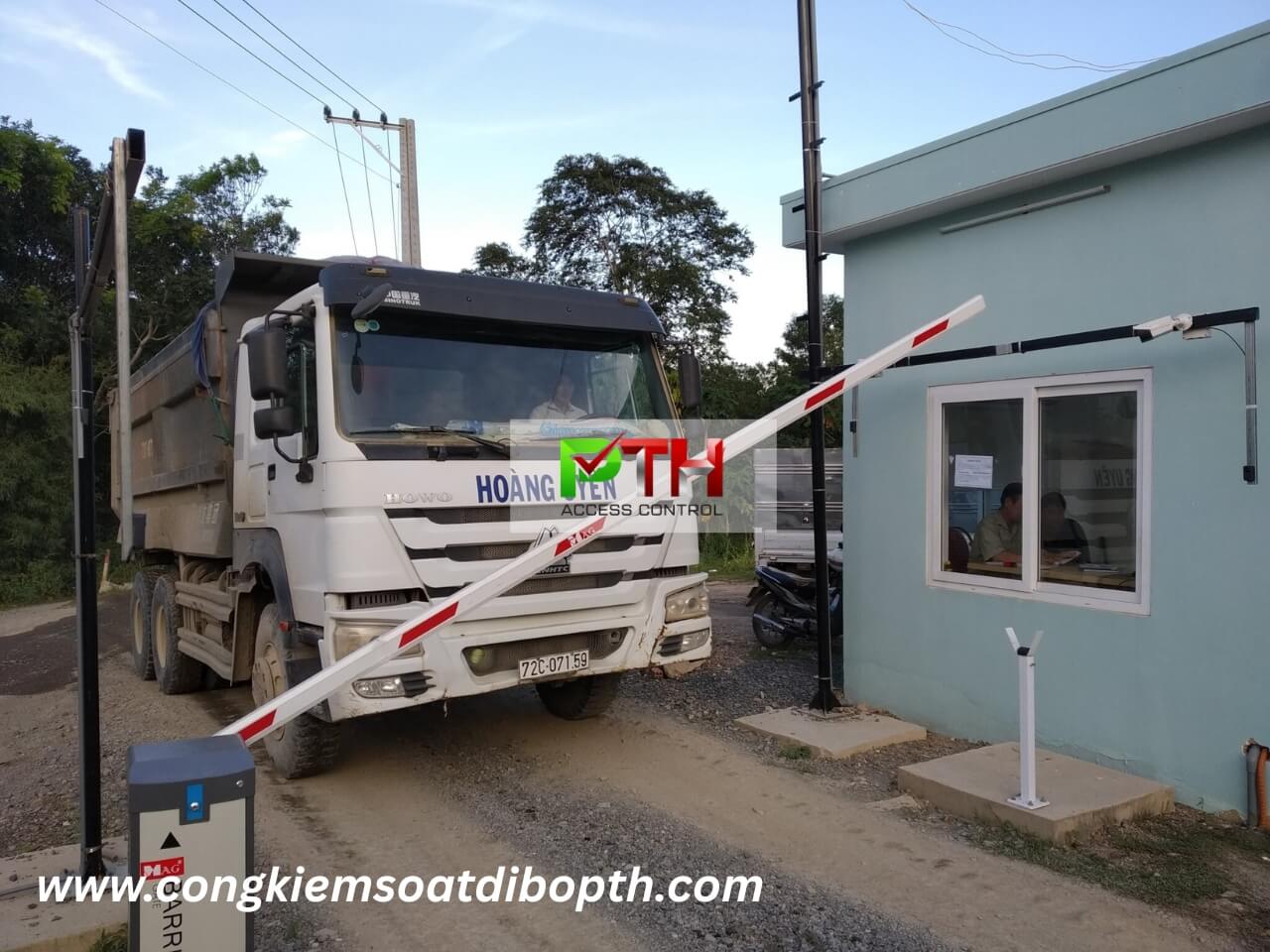 Hình 3: Công trình lắp đặt hệ thống đếm xe tại bãi đá Vũng Tàu
