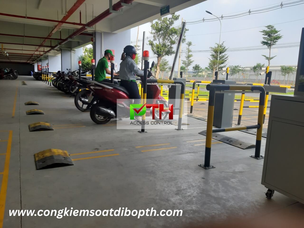 Hình 5: Công trình lắp hệ thống giữ xe thông minh tại Kềm Nghĩa