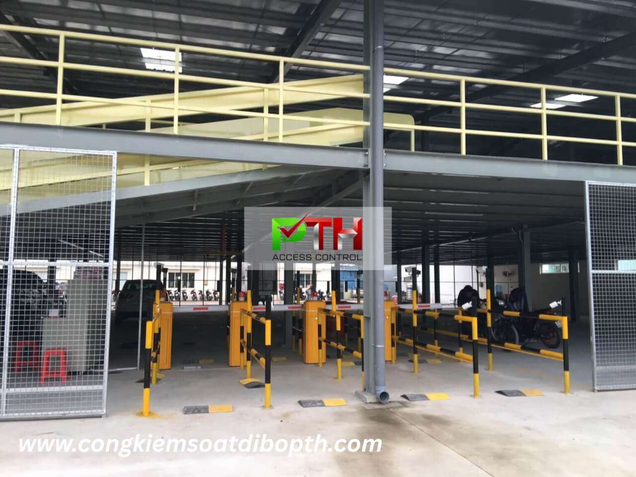 Hình 3: Công trình lắp hệ thống parking tại nhà xe Trung Đông