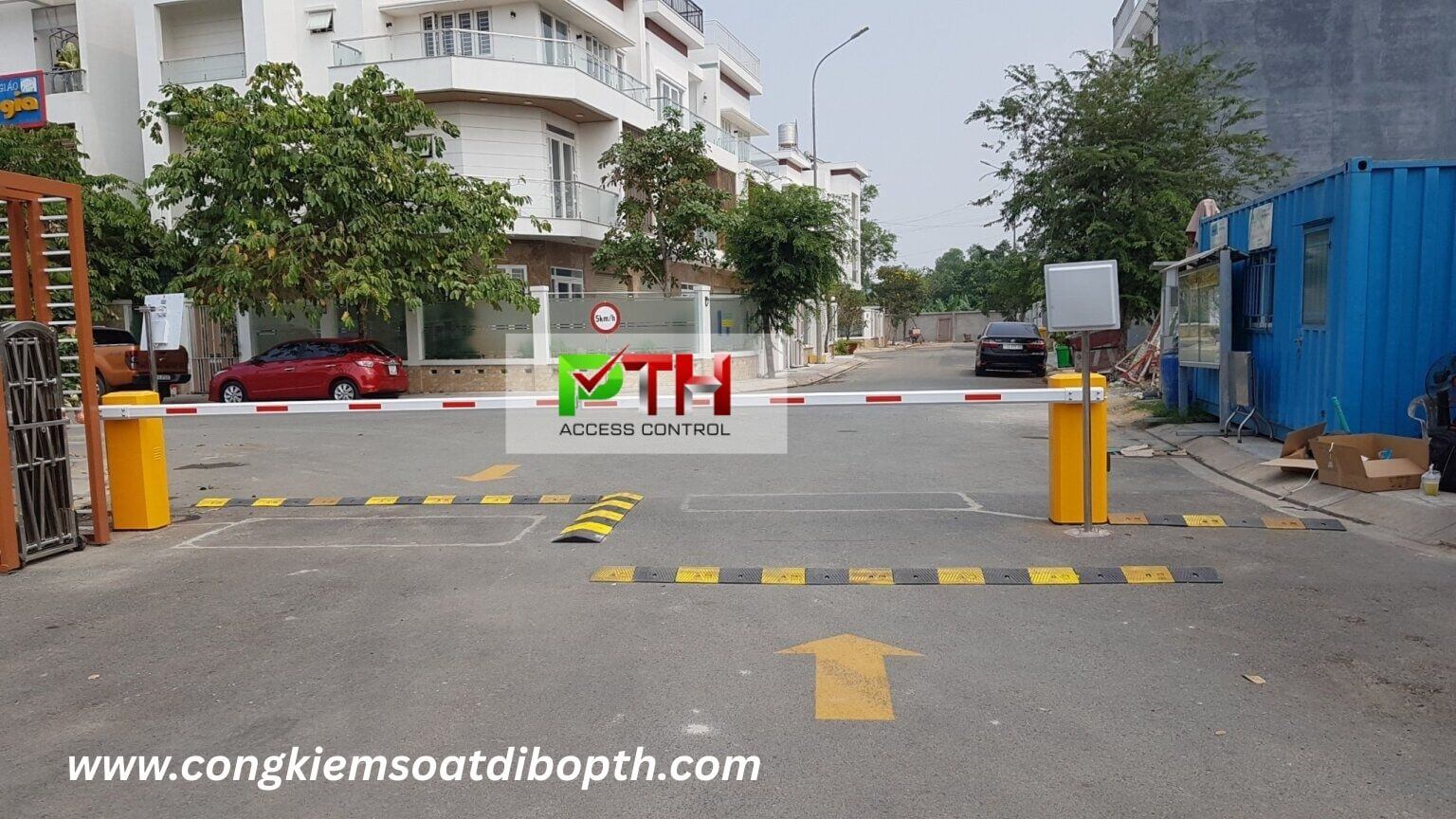 Hình 2: Công trình lắp hệ thống kiểm soát xe ô tô bằng đầu đọc tầm xa tại Hóc Môn