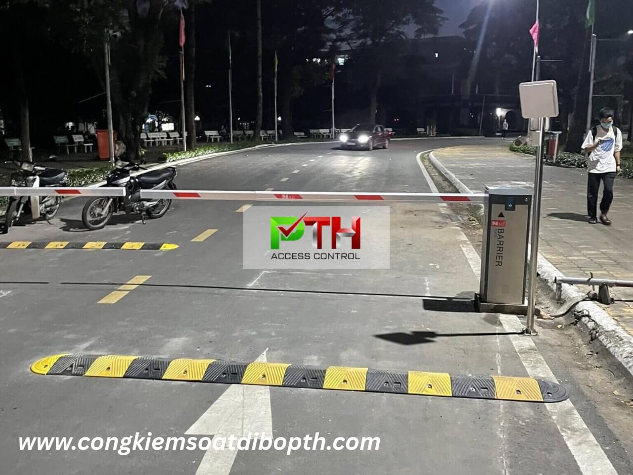 Hệ thống giữ xe trường đại học Sư Phạm Kỹ Thuật HCM
