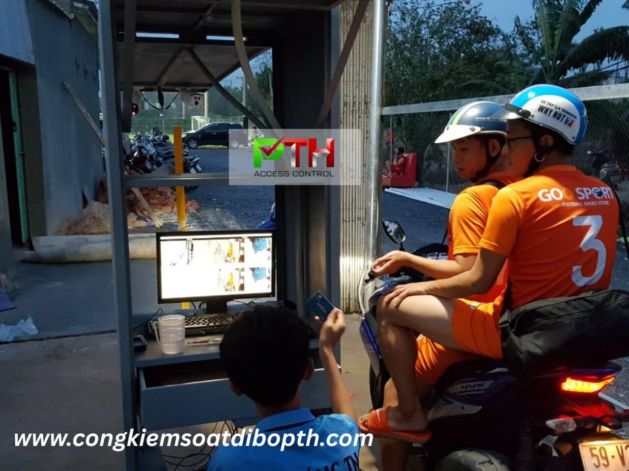 Hình 3: Công trình lắp máy giữ xe di động cho sân banh Gò Vấp