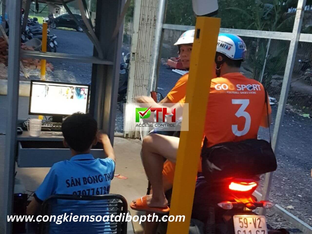 Hình 4: Công trình lắp máy giữ xe di động cho sân banh Gò Vấp