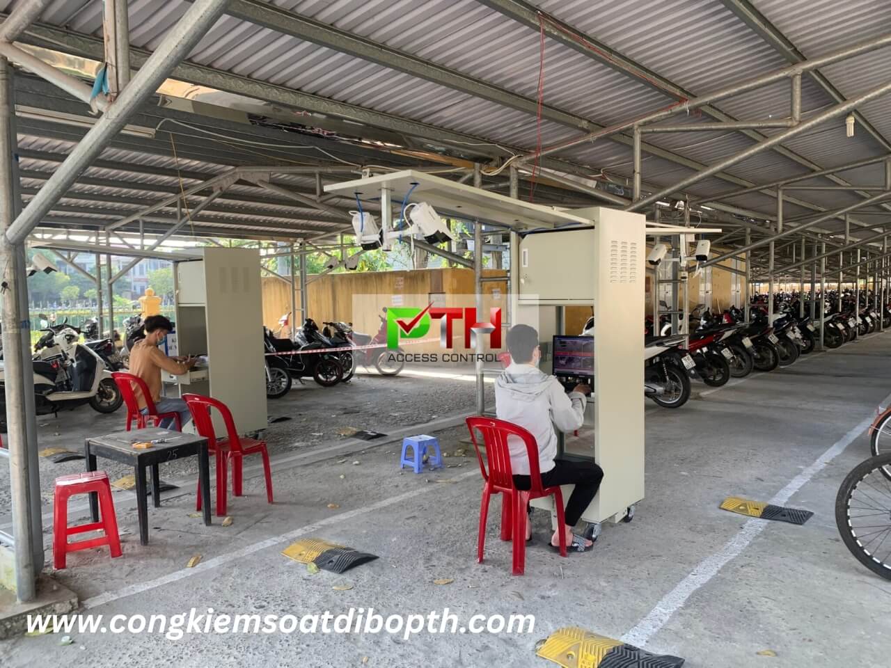 Hình 5: Công trình lắp máy giữ xe di dộng tại Huế