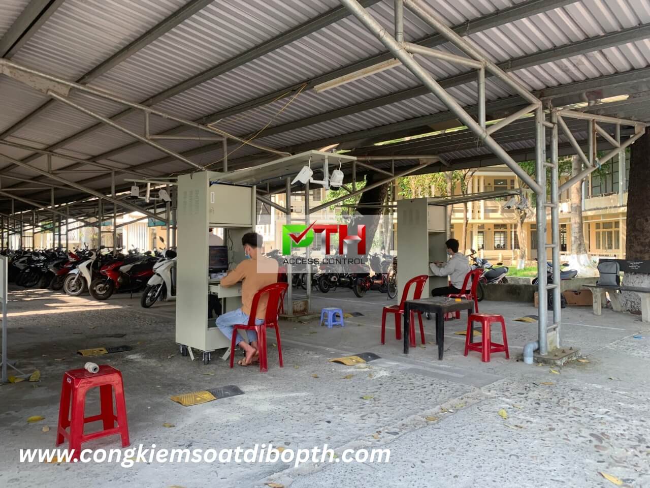 Hình 6: Công trình lắp máy giữ xe di dộng tại Huế