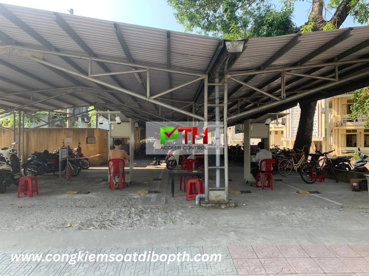 Hình 7: Công trình lắp máy giữ xe di dộng tại Huế