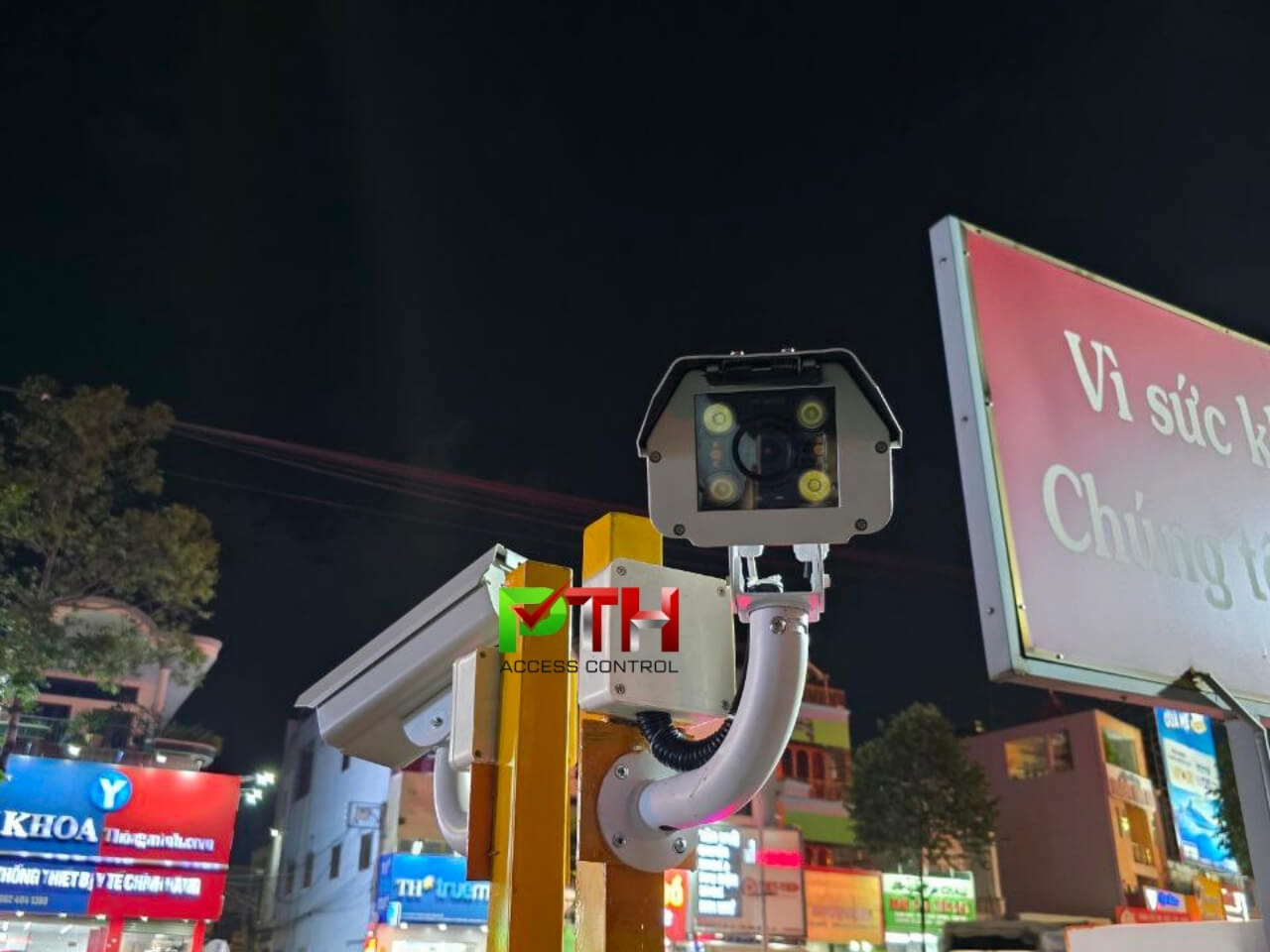 Camera chóng lóa (ống kính thay đổi 6 -22mm)