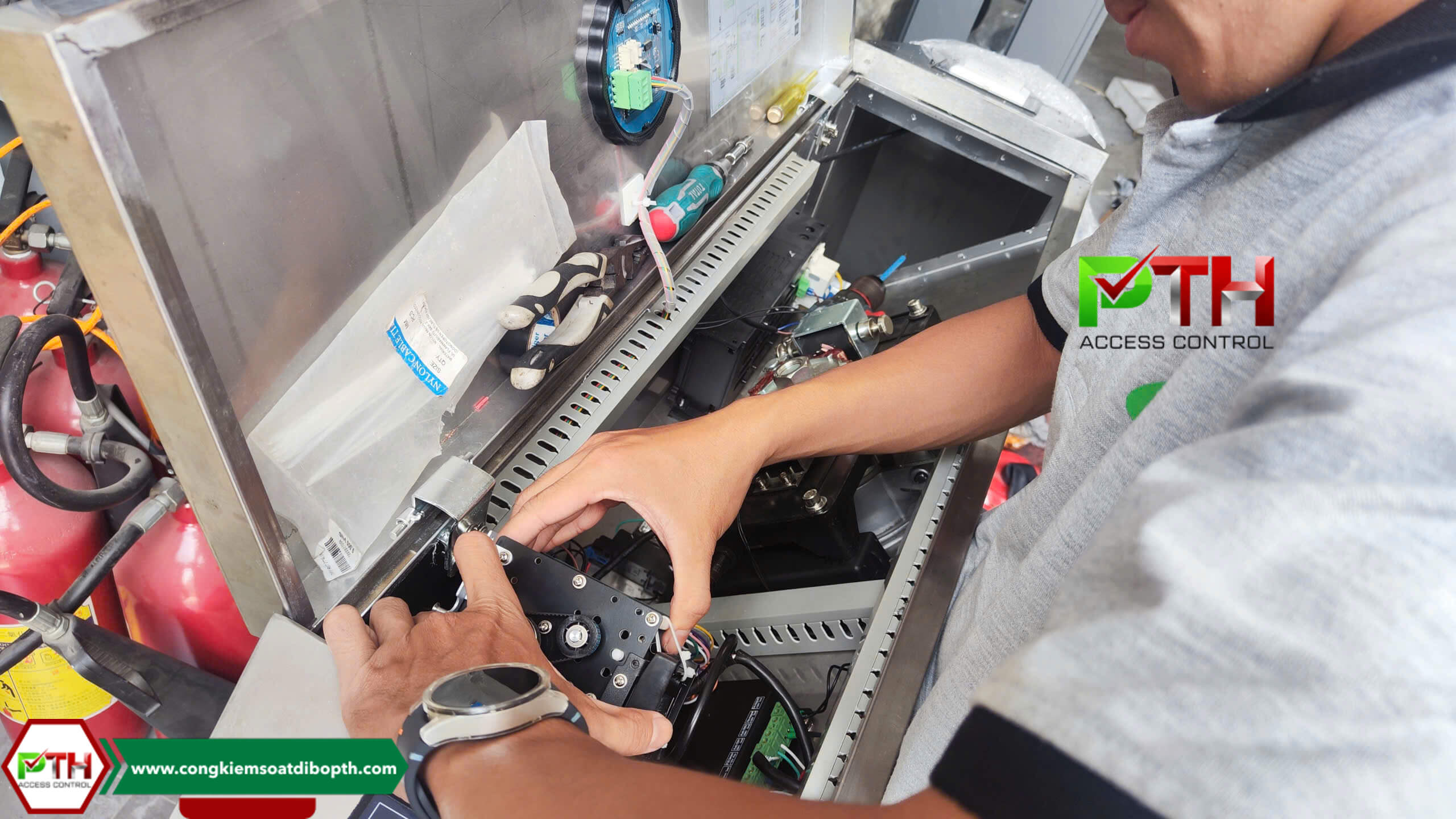 Sửa Chữa Cổng Tay Xoay 3 Chấu - Xử Lý Lỗi Mainboard & Cơ Khí