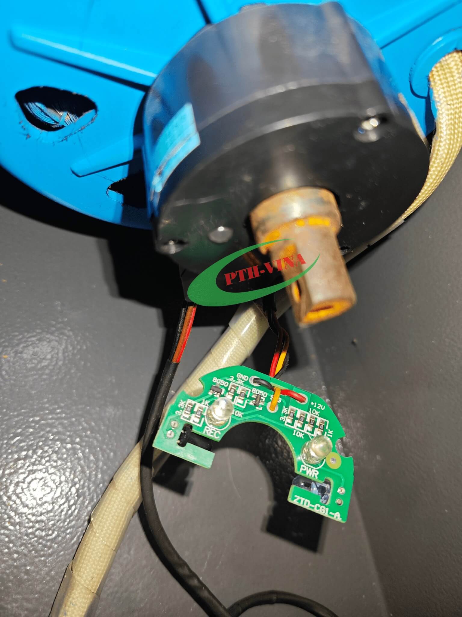 Vị trí gắn cảm biến đếm vòng tua barie MAG Vị trí gắn cảm biến đếm vòng tua barie MAG