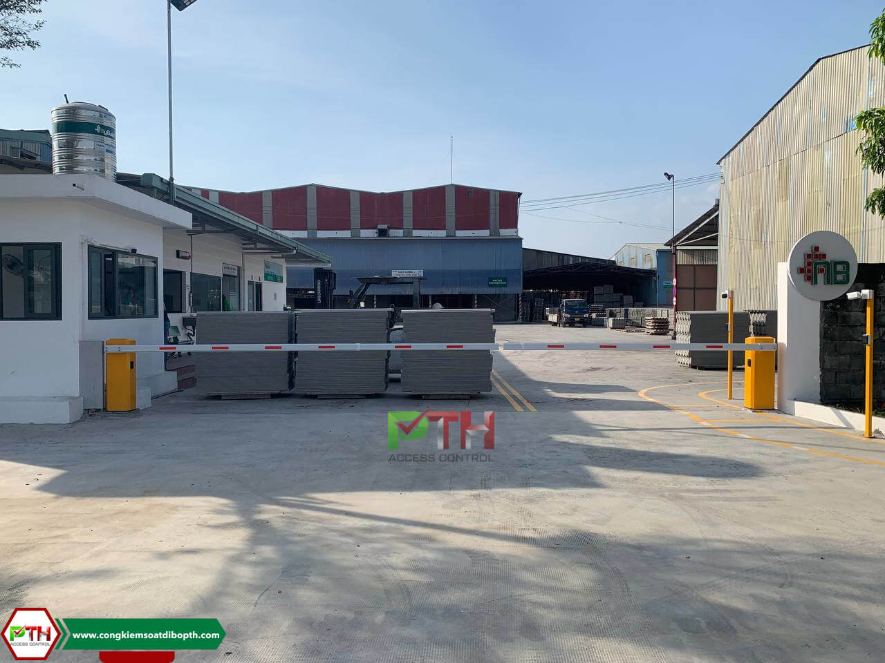 Barie tự động dùng để kiểm soát xe ra vào Barie tự động dùng để kiểm soát xe ra vào