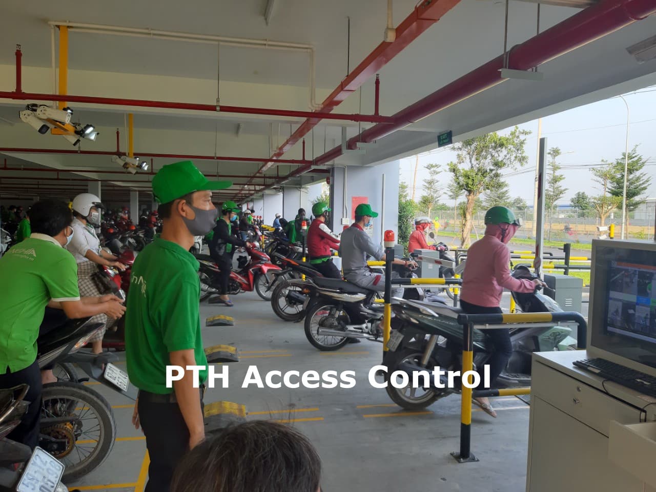 Nên chọn motor barie DC cho bãi xe có lưu lượng xe cao Nên chọn motor barie DC cho bãi xe có lưu lượng xe cao